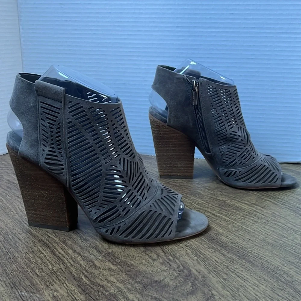 Vince Camuto Kimora Gray Leather Block Heel Booties Size 7.5